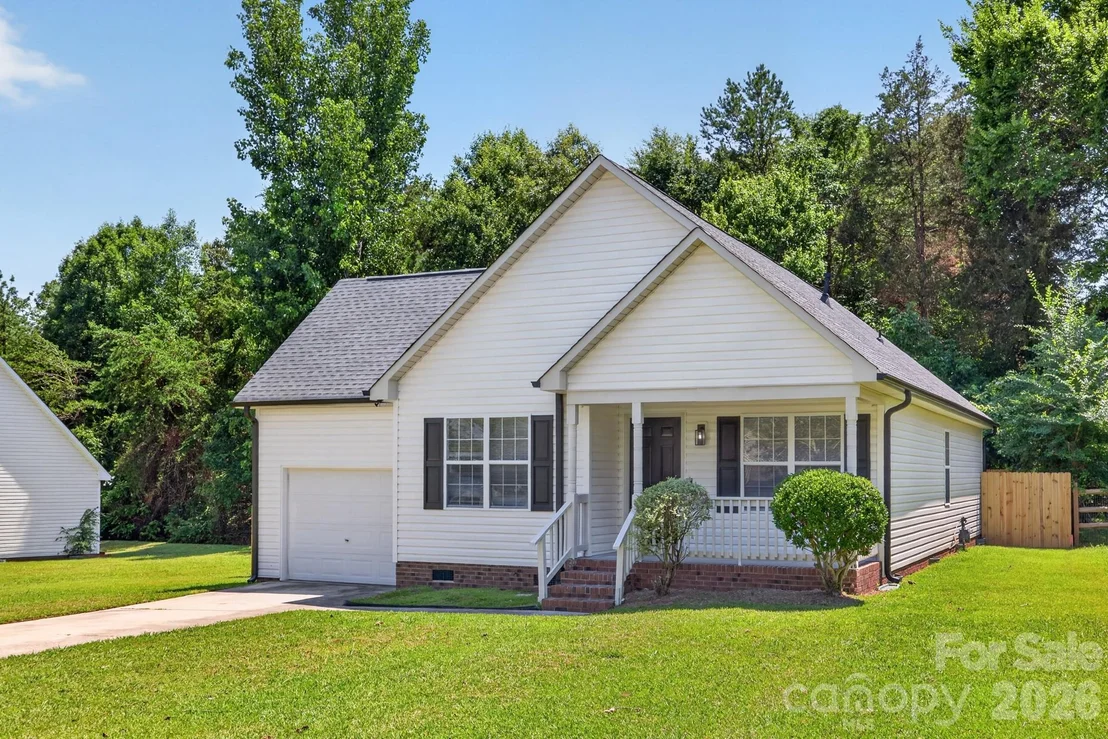 Photo of 1001 Loch Lomond Circle