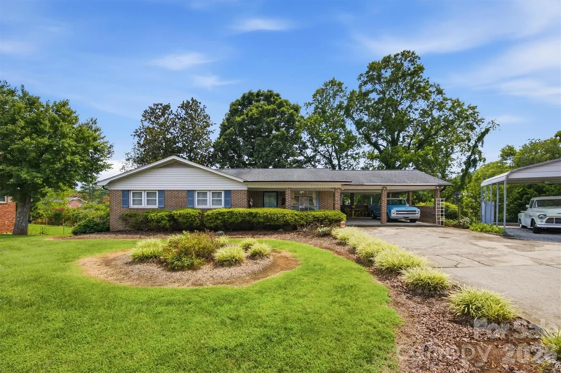 Photo of 2711 Fairway Acres Circle