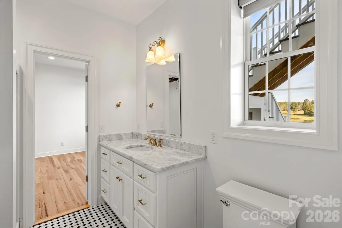 Photo of 490 Mapleton Lane