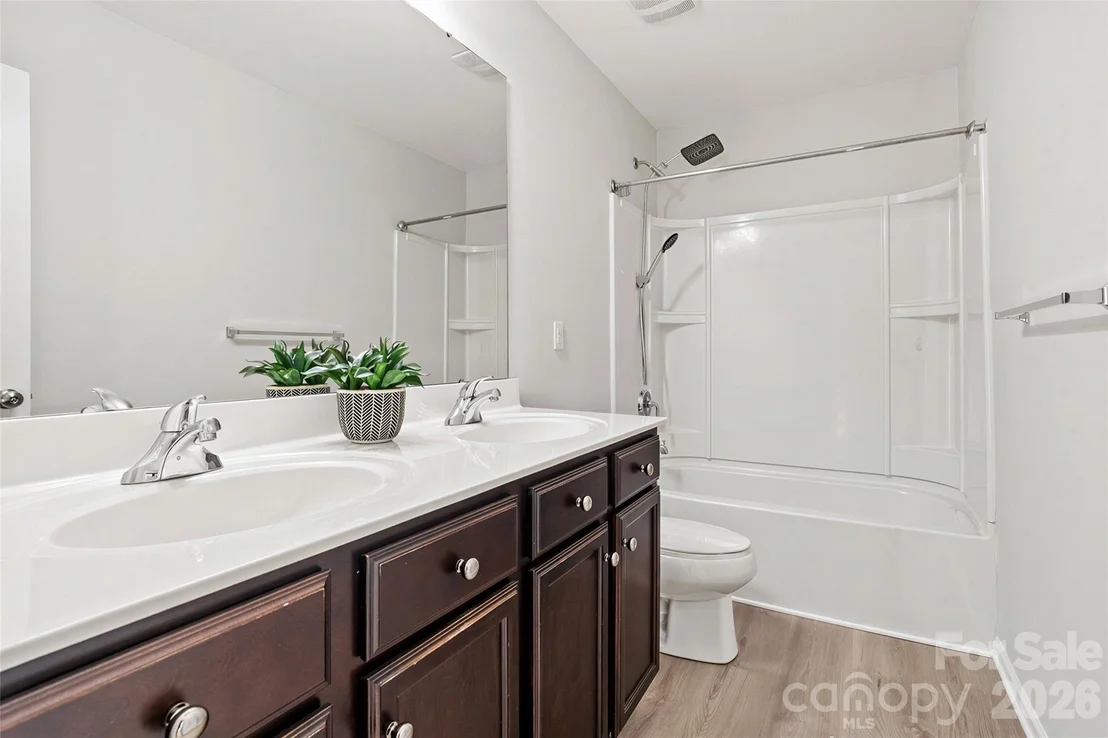 Photo of 407 Lind Point Lane