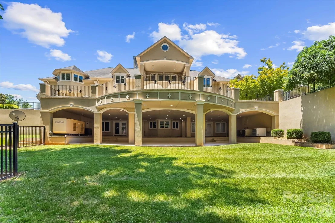 Photo of 1090 Pearidge Road