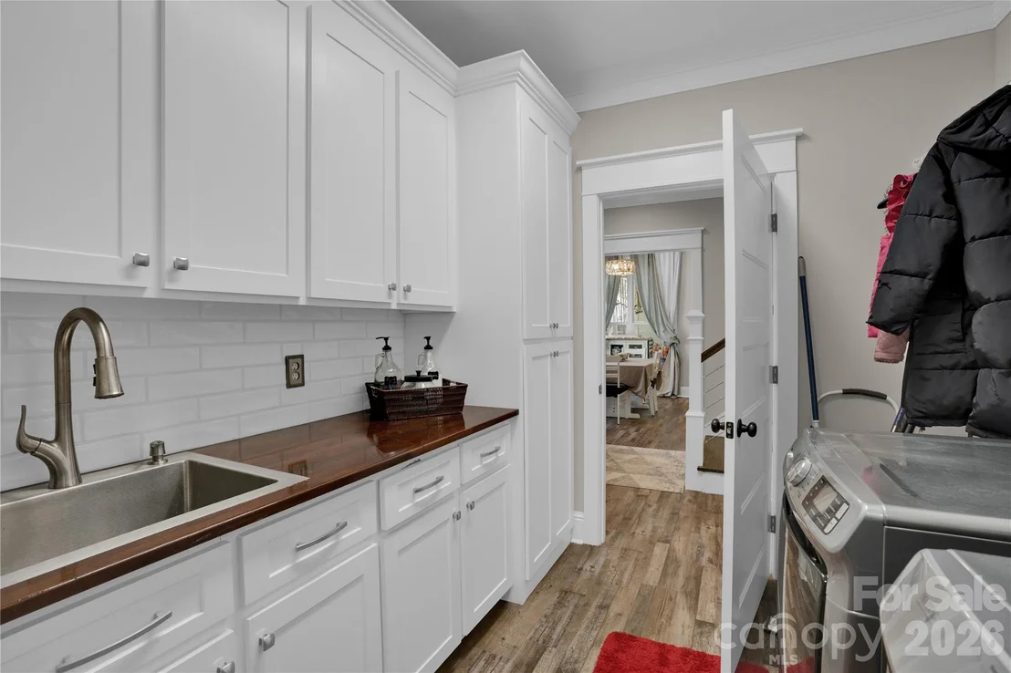 Photo of 2138 Lockhart Road