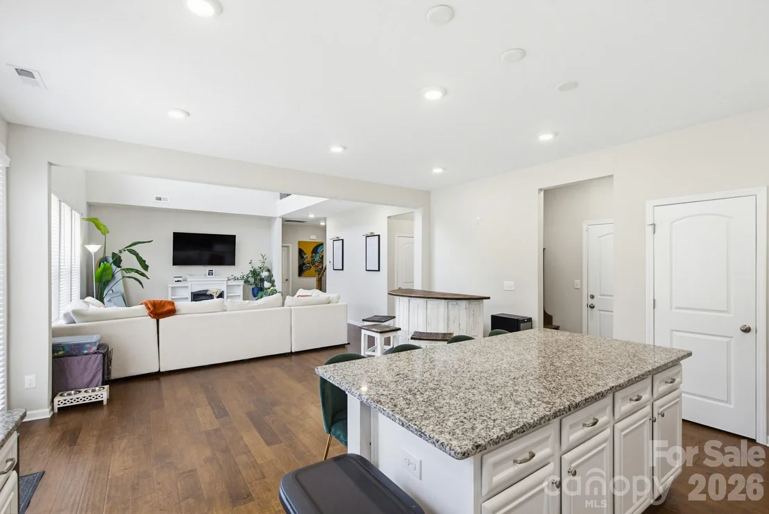 Photo of 840 Oak Manor Drive SE