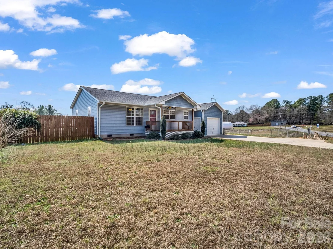 Photo of 655 W Oconee Street