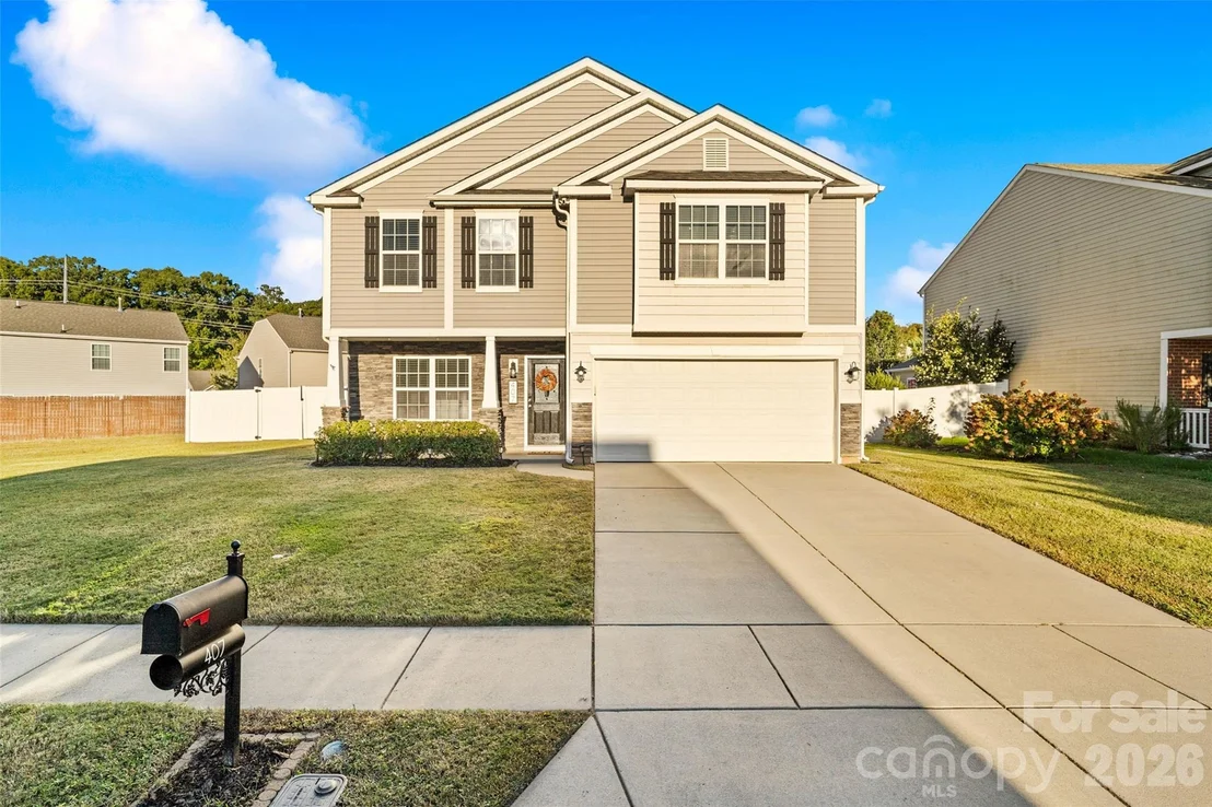 Photo of 407 Lind Point Lane