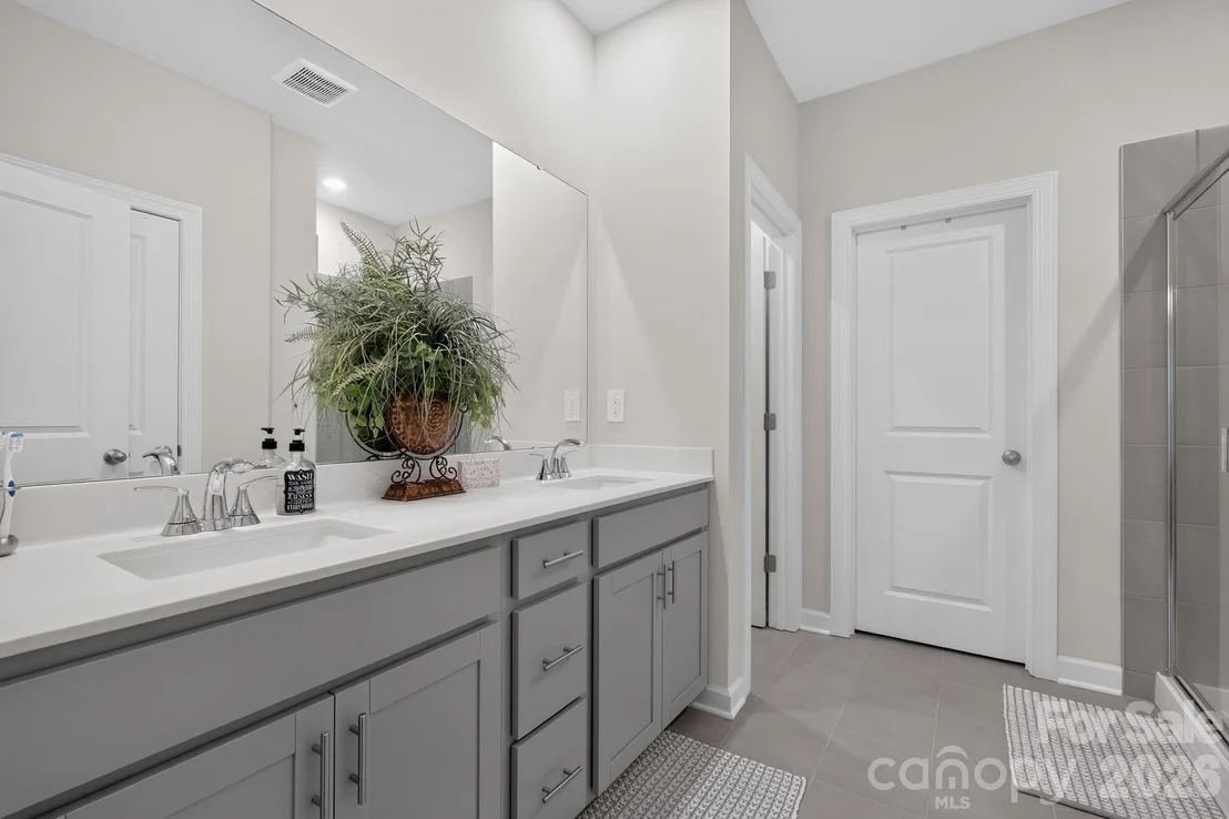 Photo of 1229 Morehead Drive