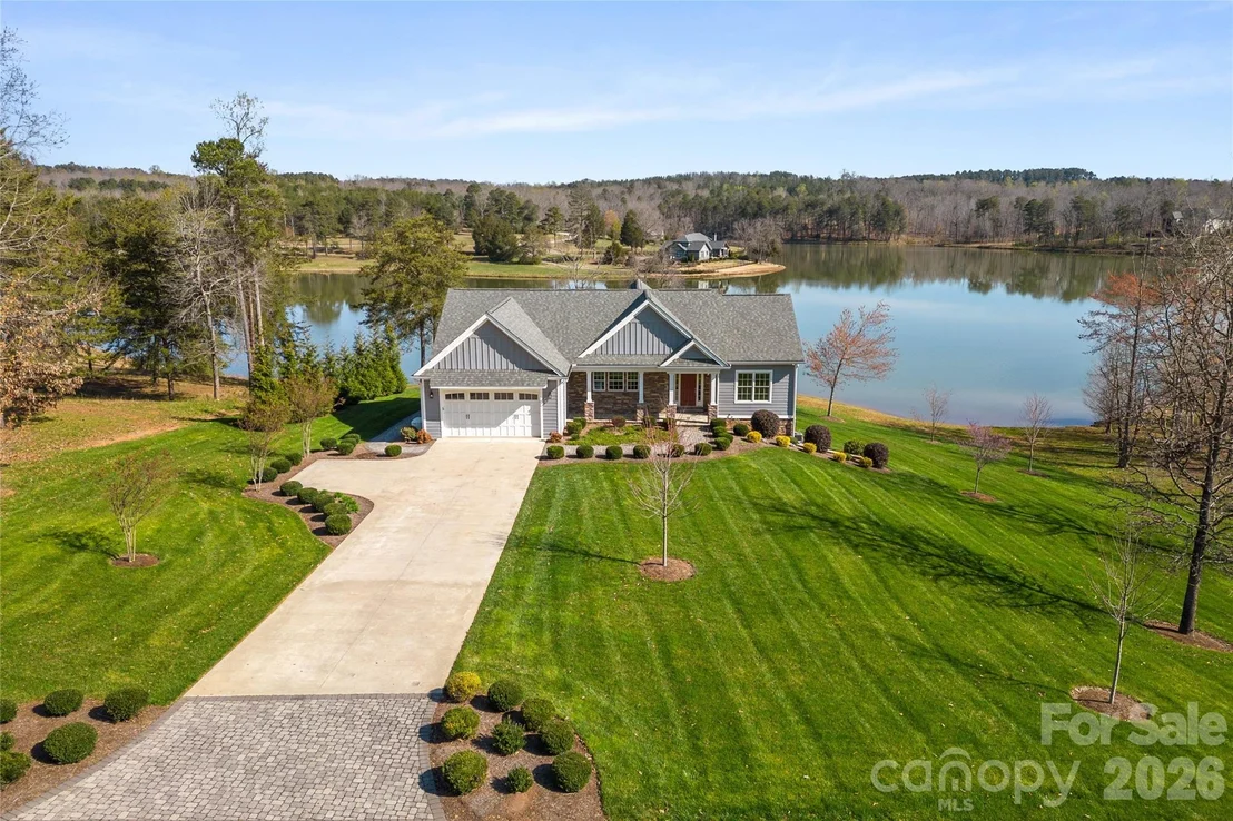 Photo of 490 Mapleton Lane