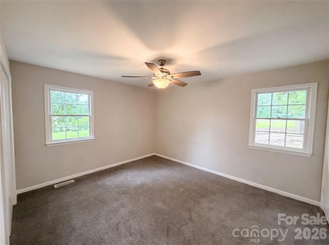 Photo of 141 Greenbriar Drive