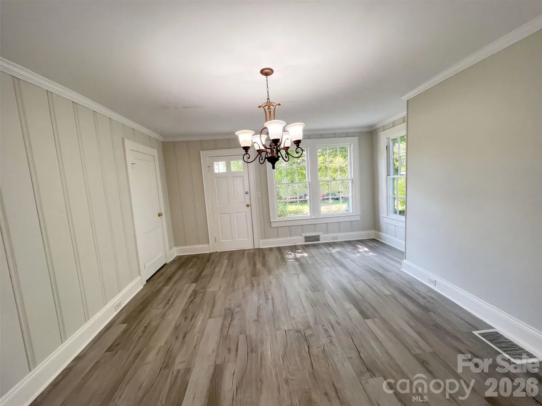 Photo of 905 3rd Street