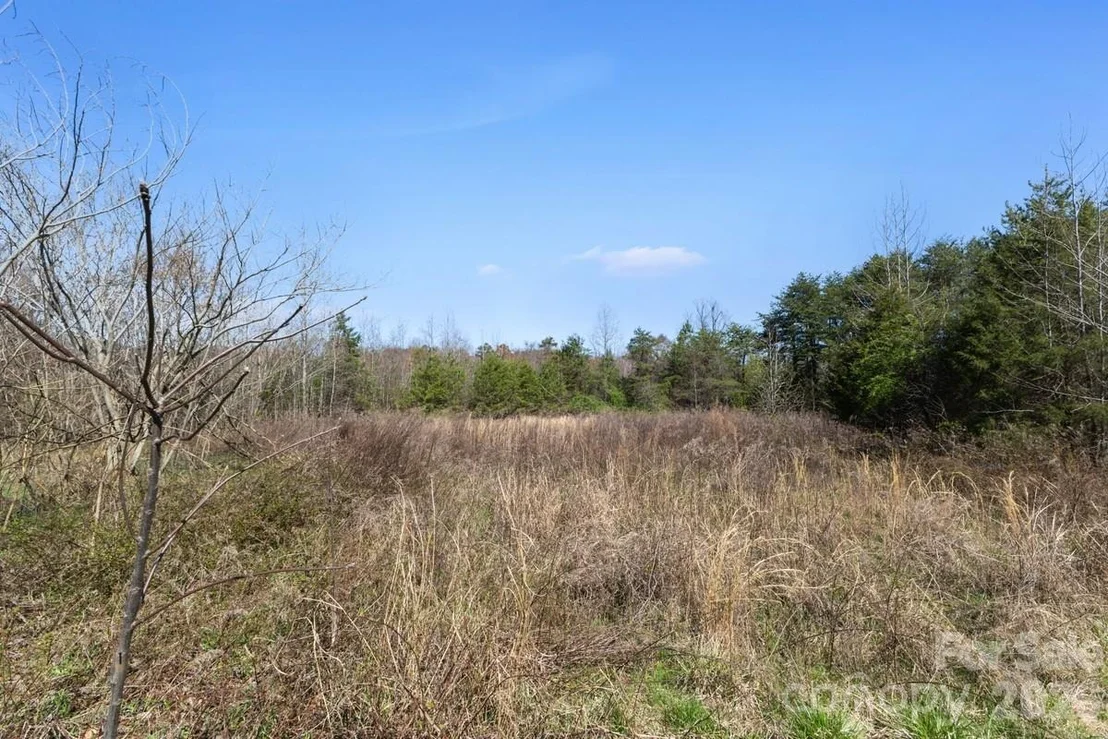 Photo of 879 E Memorial Highway