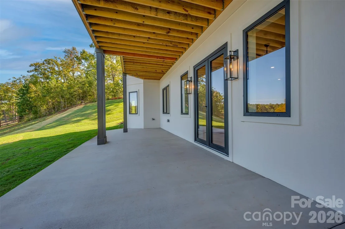 Photo of 438 Mapleton Lane