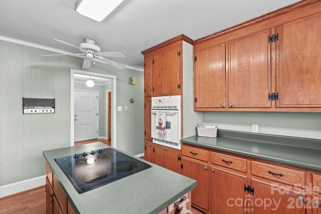 Photo of 5075 Lakeview Drive
