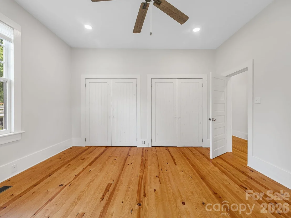Photo of 143 Broadway Avenue