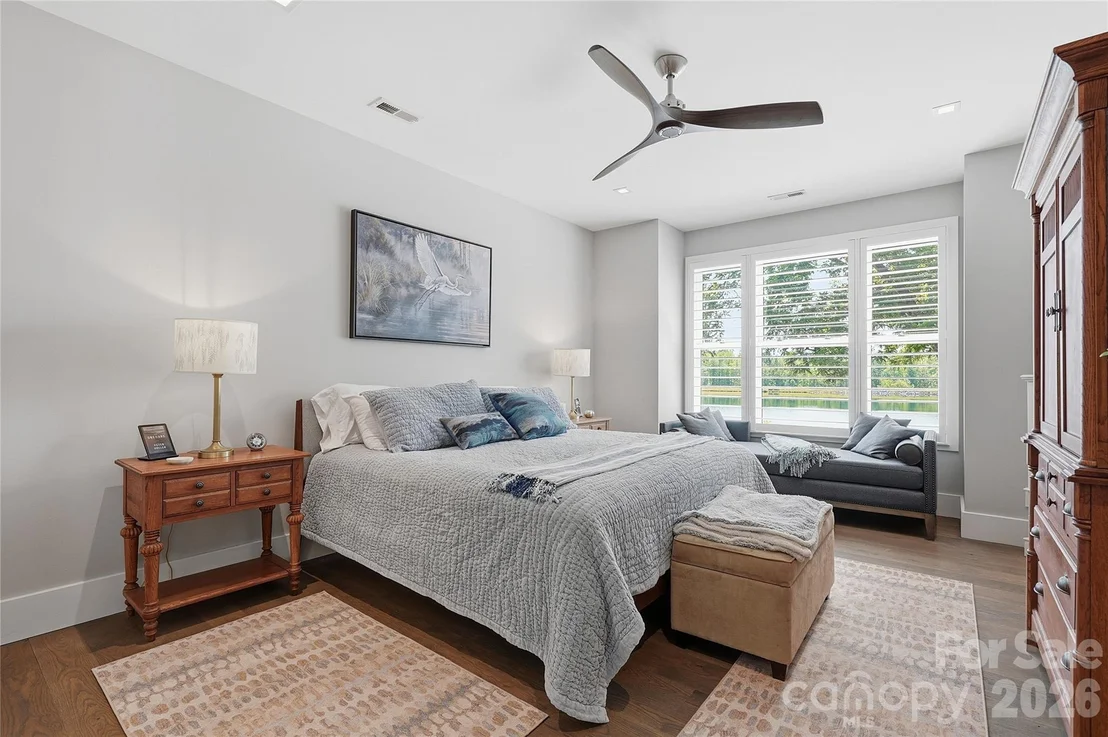Photo of 984 Mapleton Lane