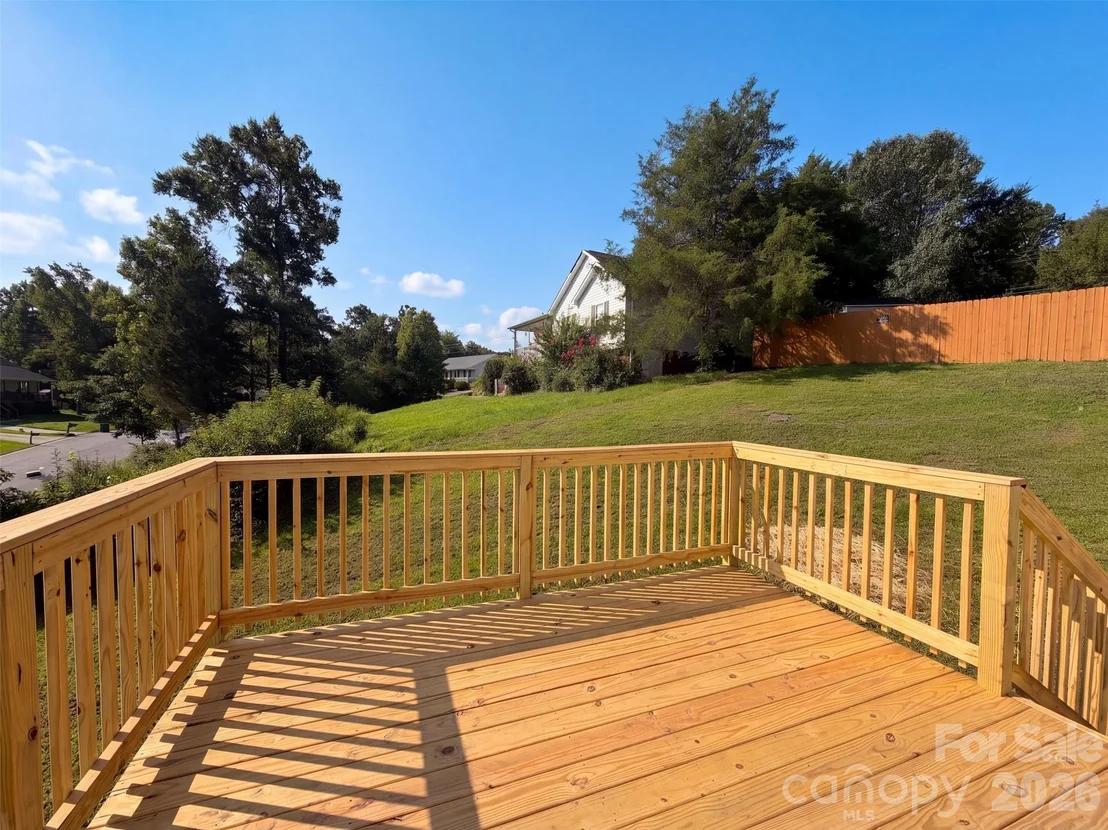Photo of 1667 Oakview Way