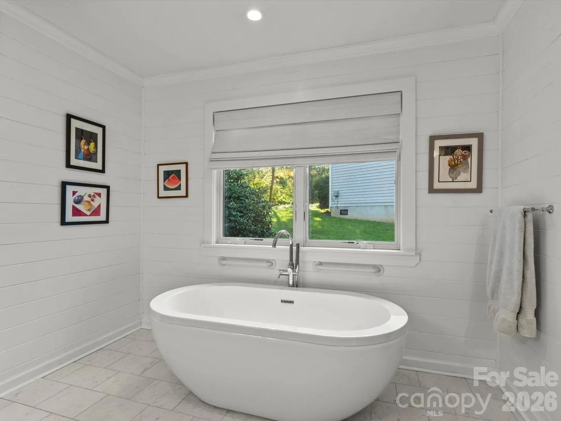 Photo of 110 Aurora Drive