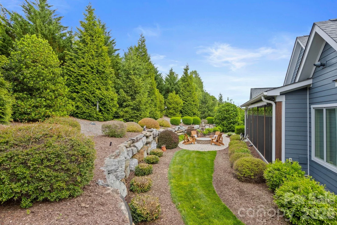 Photo of 390 Shipman Parkway
