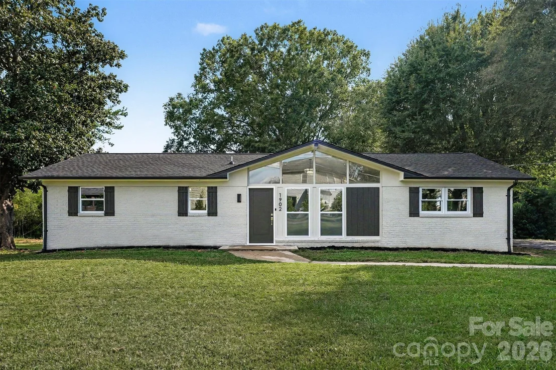 Photo of 1902 19th Avenue NE