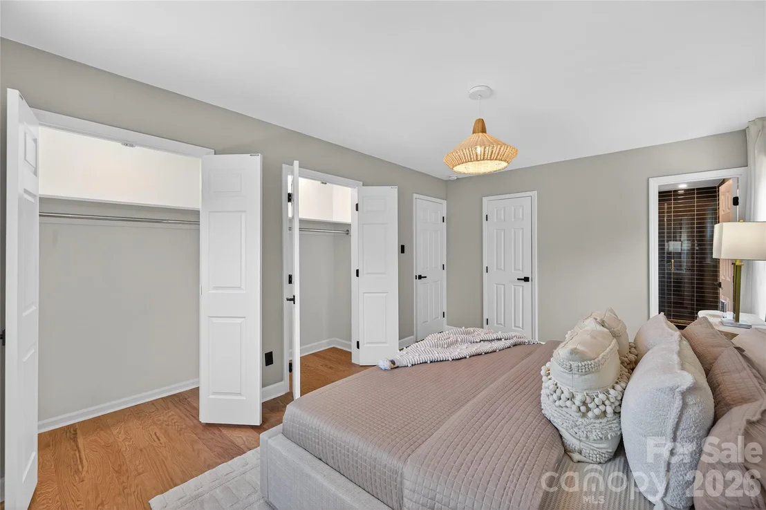 Photo of 300 Dollar Circle
