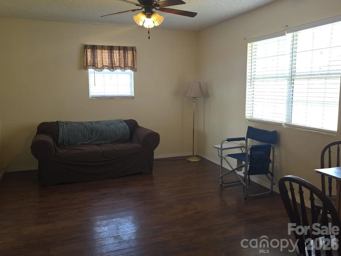Photo of 1097 Stadium Road