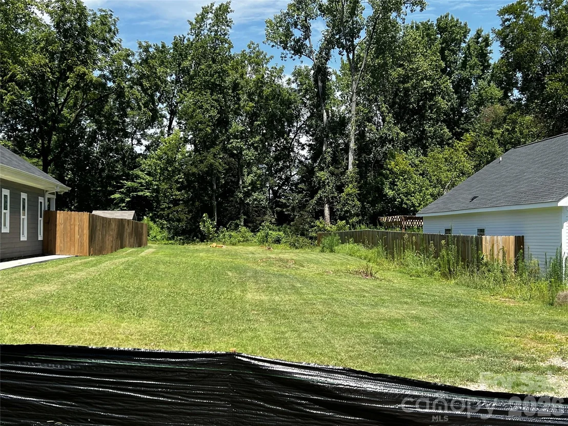Photo of 2004 B Avenue