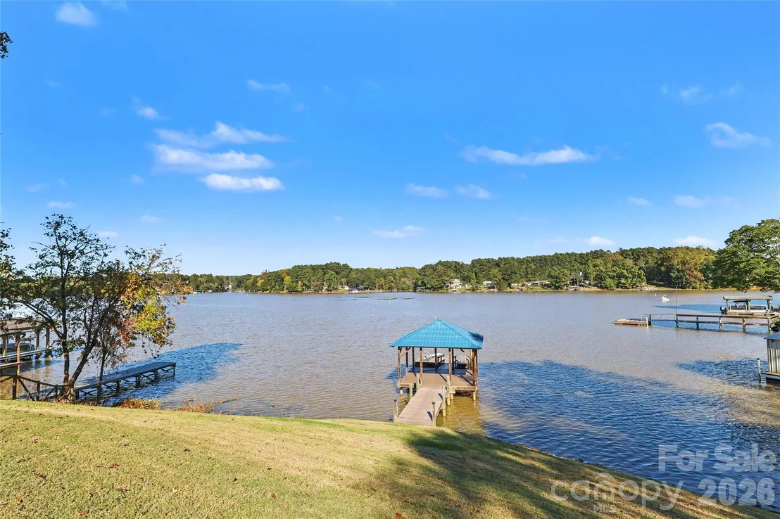 Photo of 3121 Lakeside Circle
