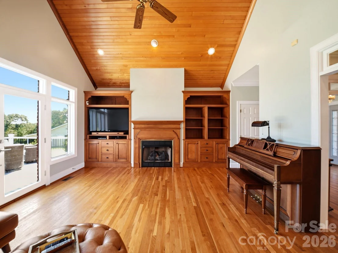 Photo of 2950 Pearidge Road