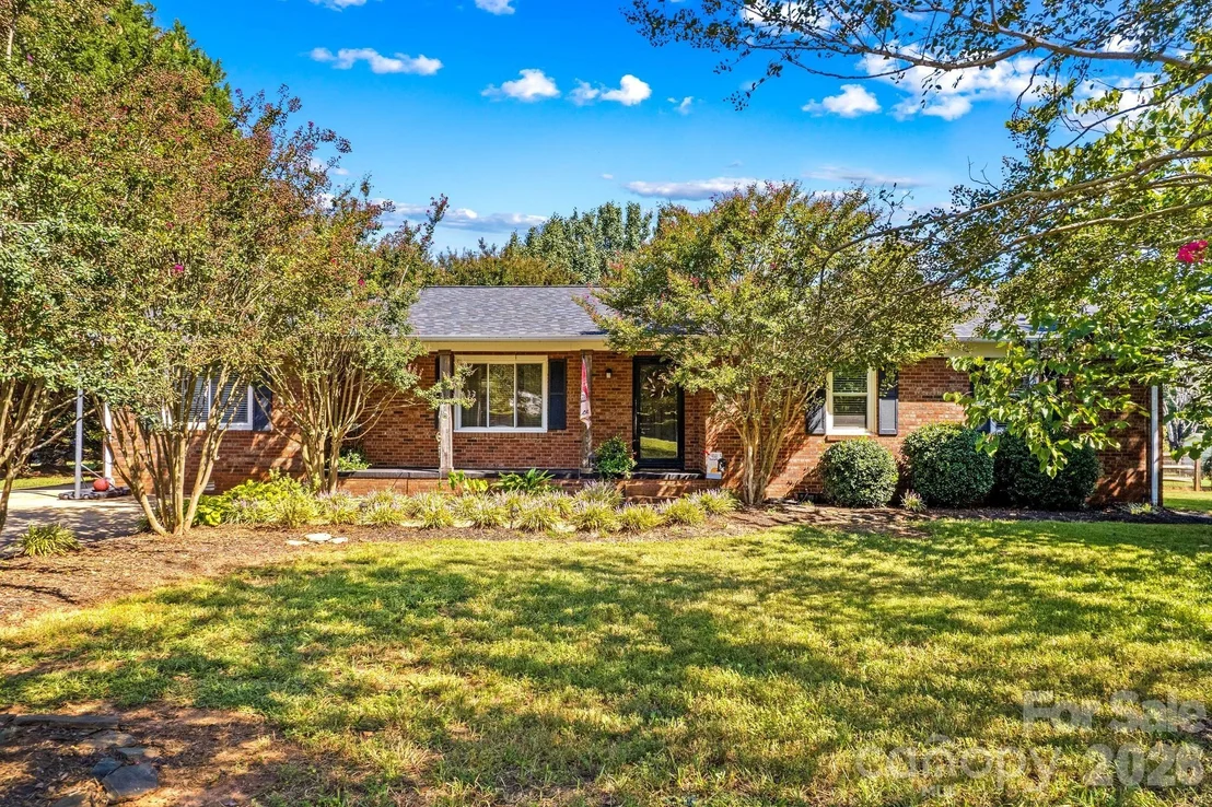 Photo of 230 E Old Farm Road