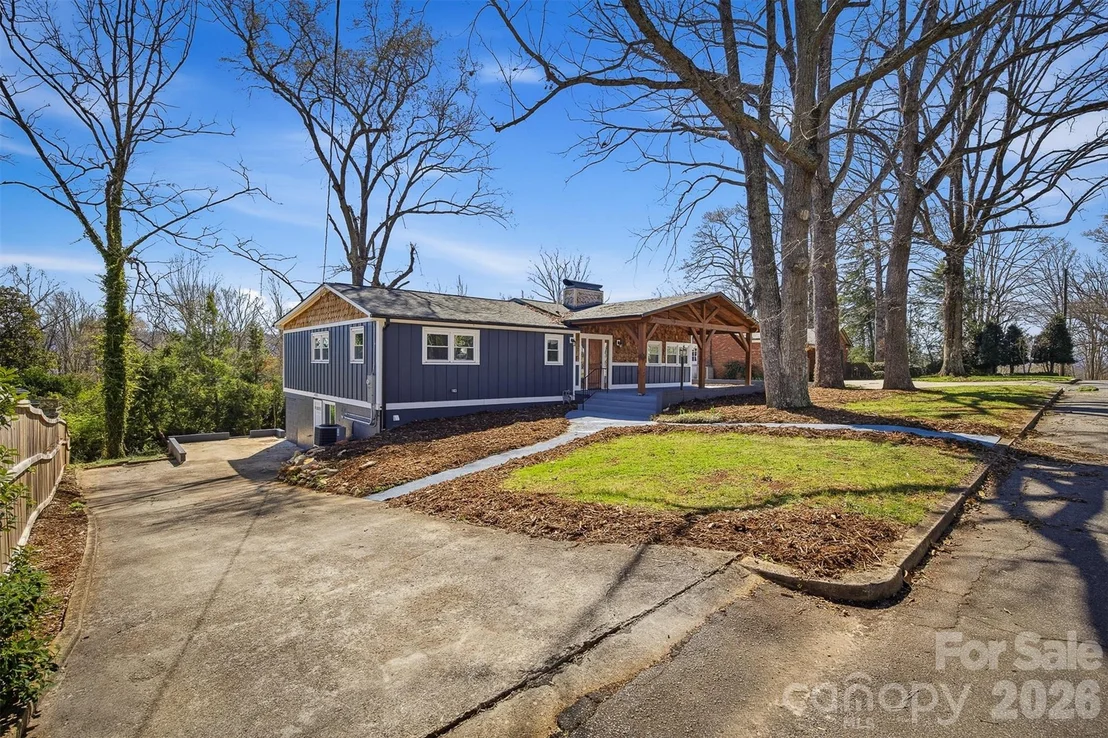Photo of 223 W Park Drive