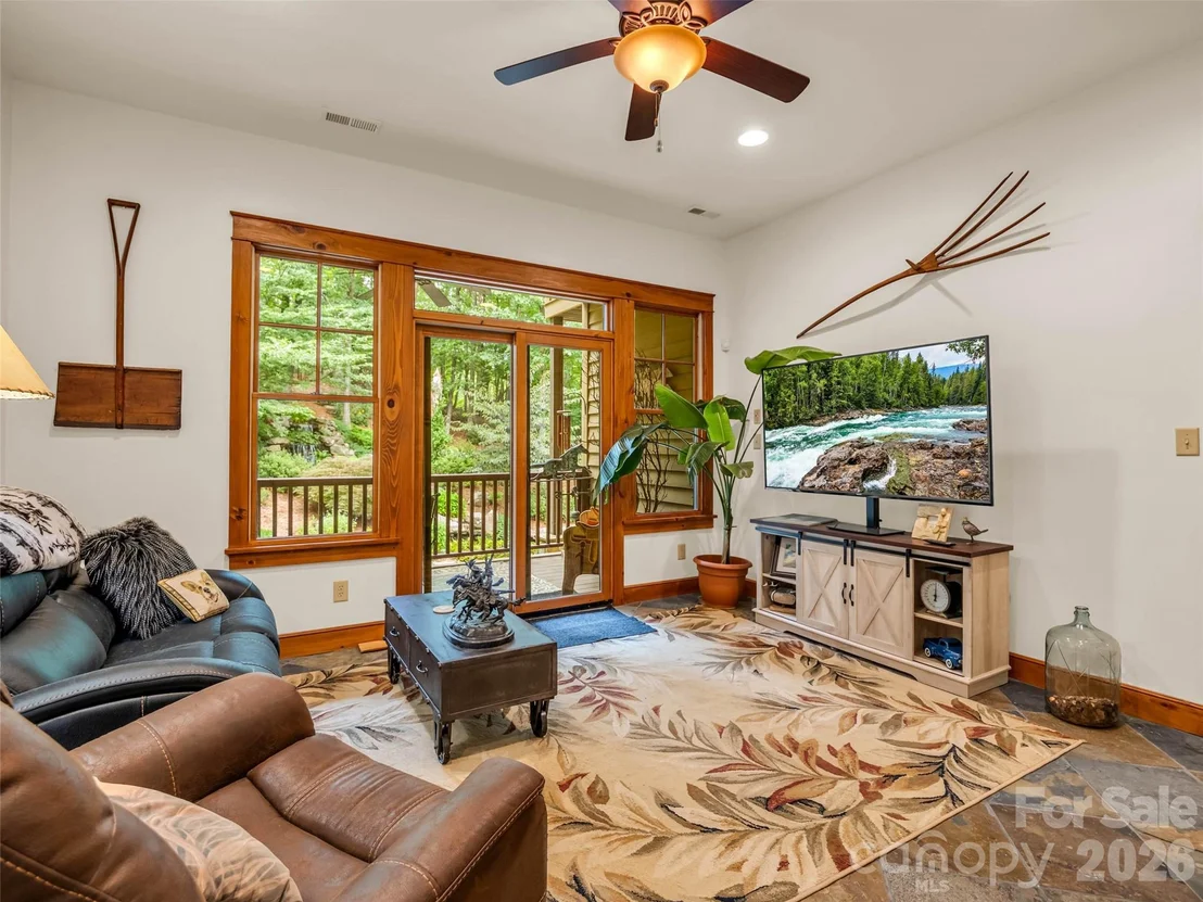 Photo of 153 Glenn Court