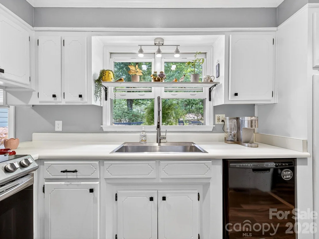 Photo of 707 Dogwood Trail