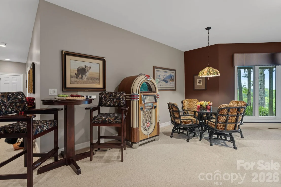 Photo of 209 Pineholt Lane