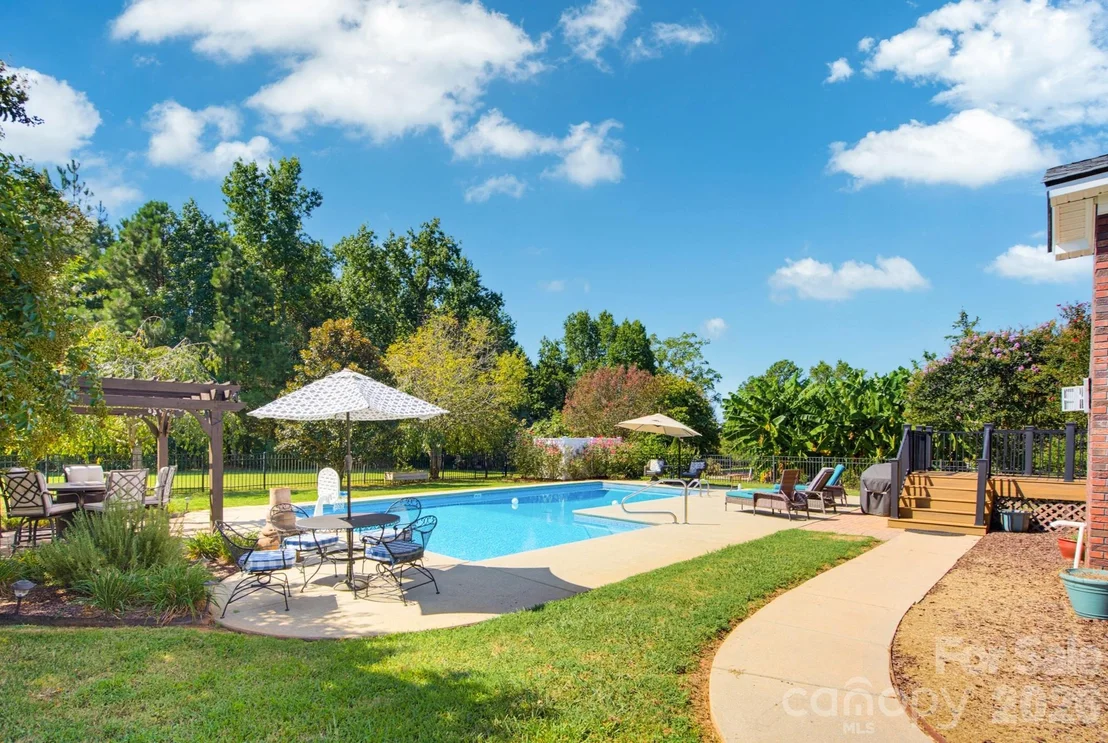 Photo of 1177 Springlake Road