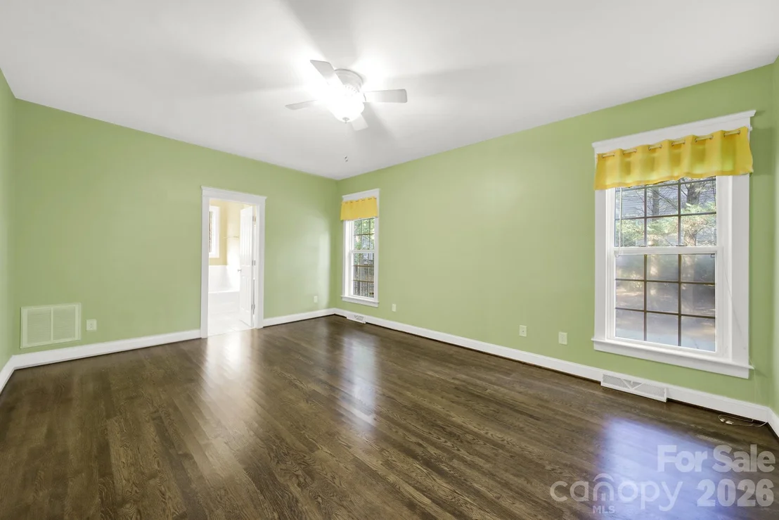 Photo of 1512 Calvin Hal Road