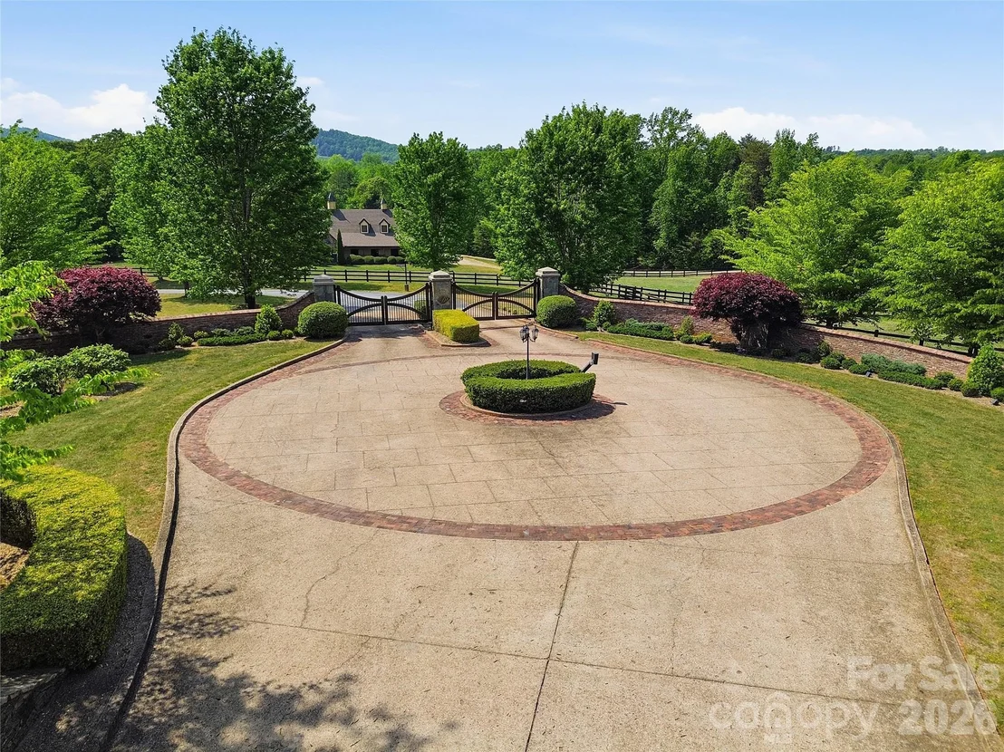 Photo of 984 Mapleton Lane