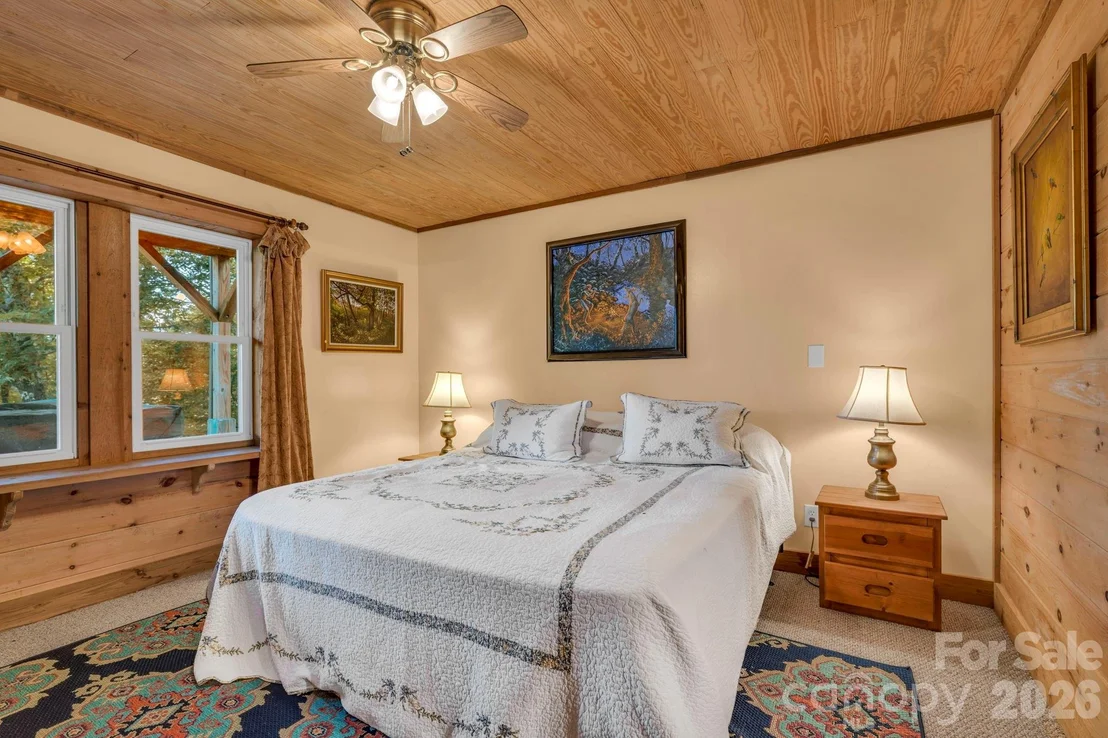 Photo of 525 Schoolhouse Ridge