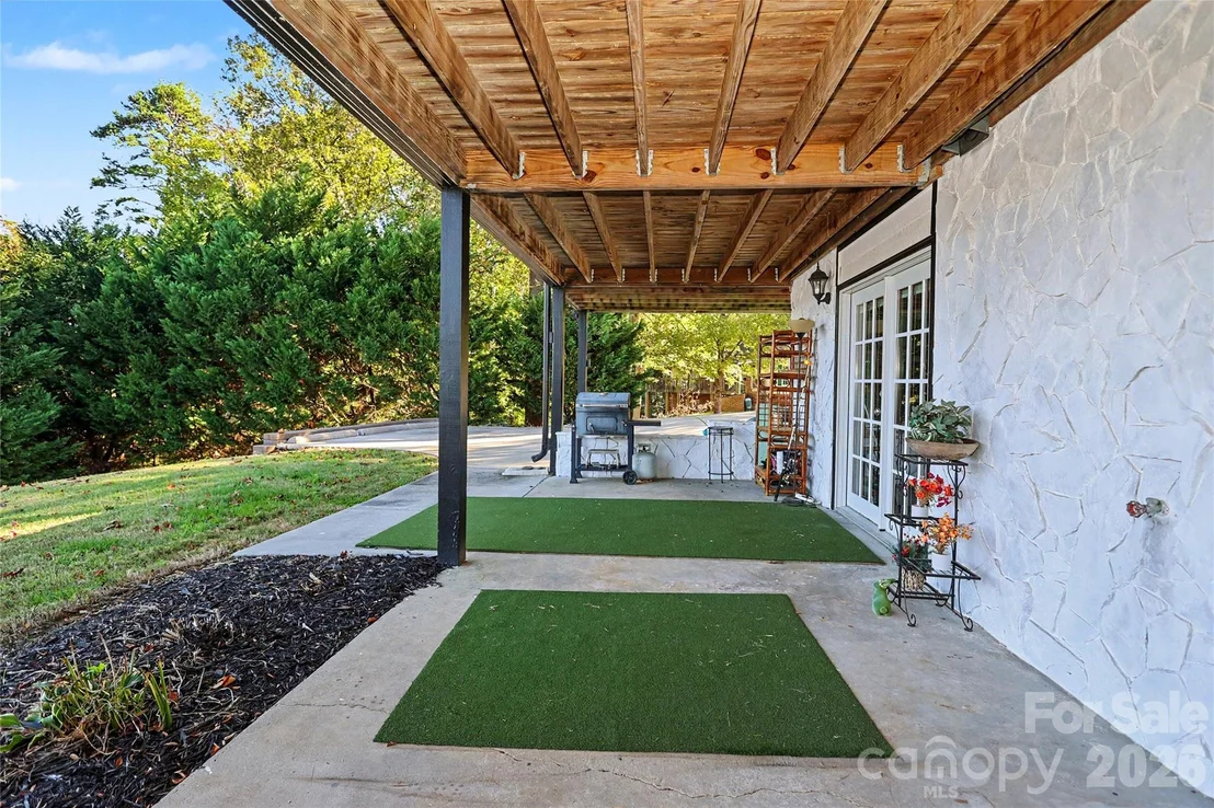Photo of 3121 Lakeside Circle