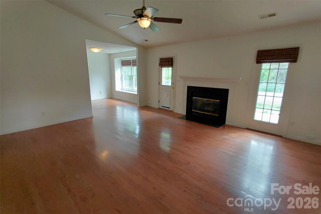 Photo of 1016 Thorncrest Drive