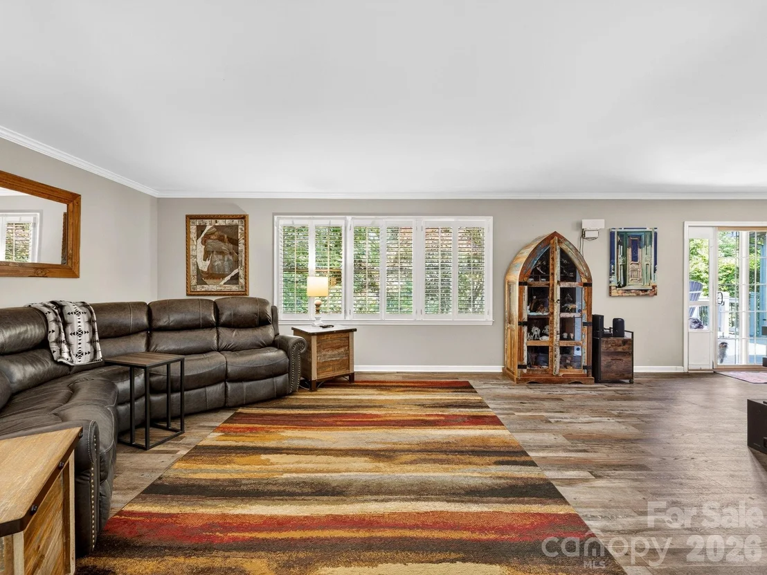 Photo of 707 Dogwood Trail