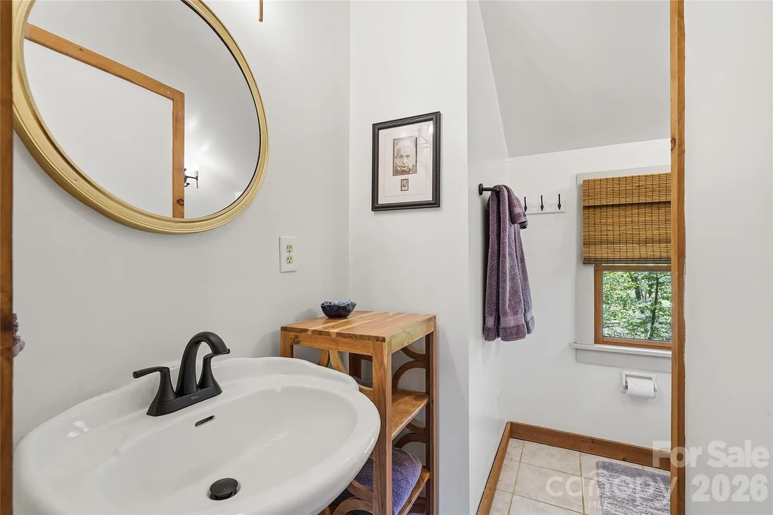 Photo of 723 N Highland Road