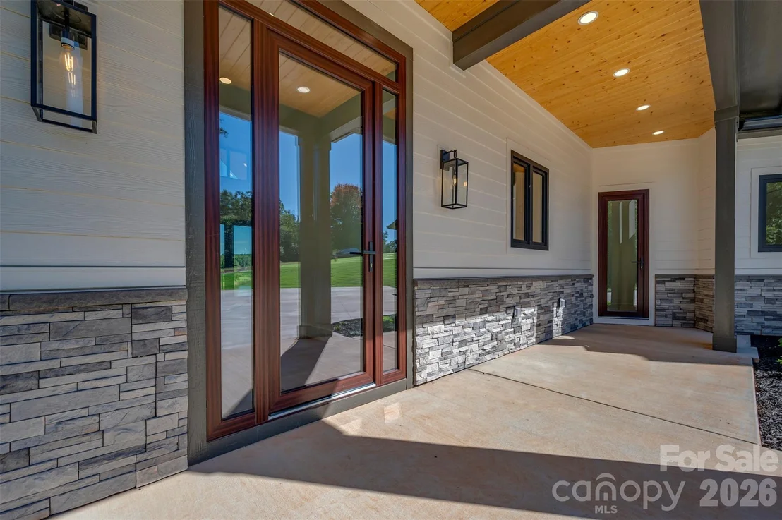 Photo of 438 Mapleton Lane