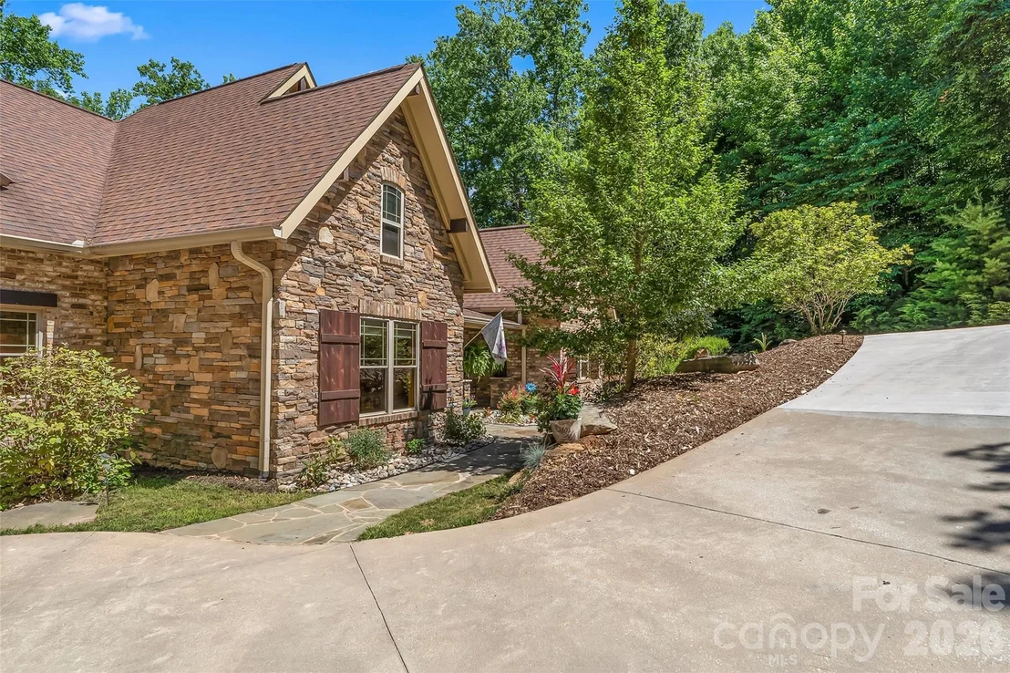 Photo of 1313 High Trail Drive