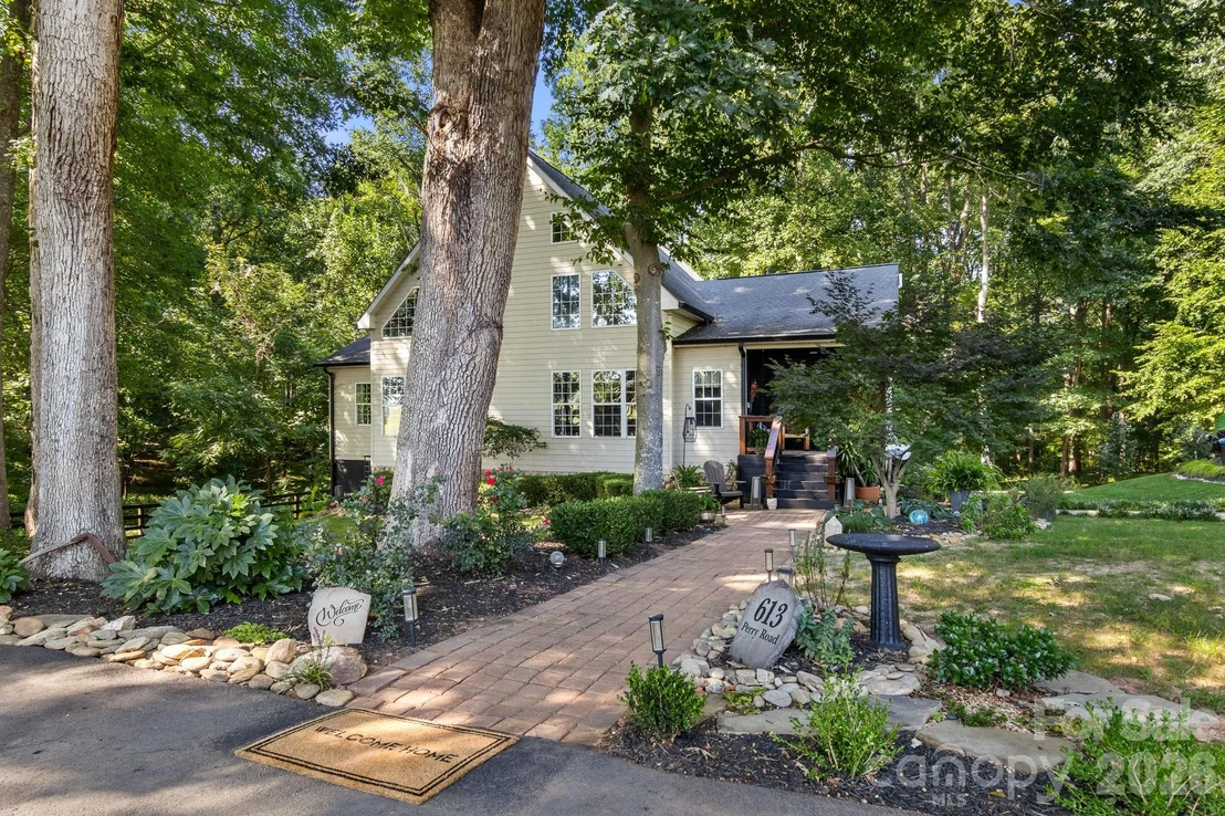 Photo of 613 Perry Road