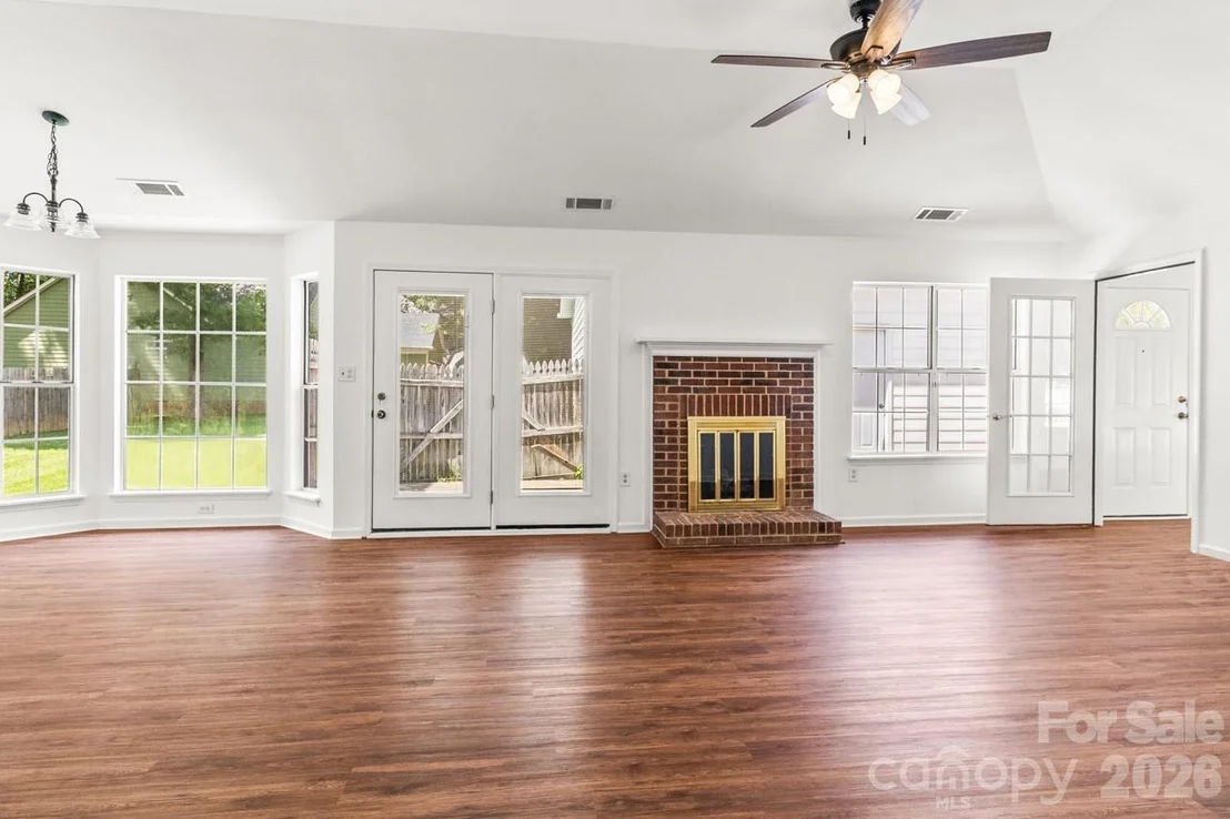 Photo of 739 Oakbluff Circle