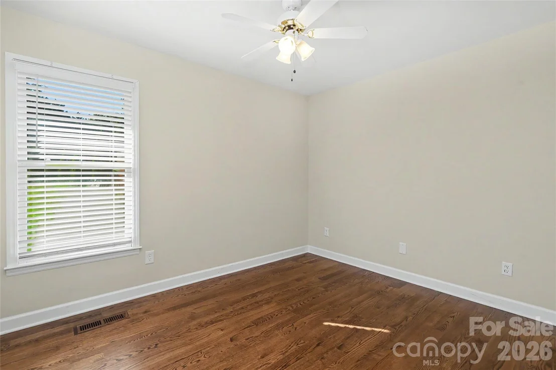 Photo of 3121 Lakeside Circle