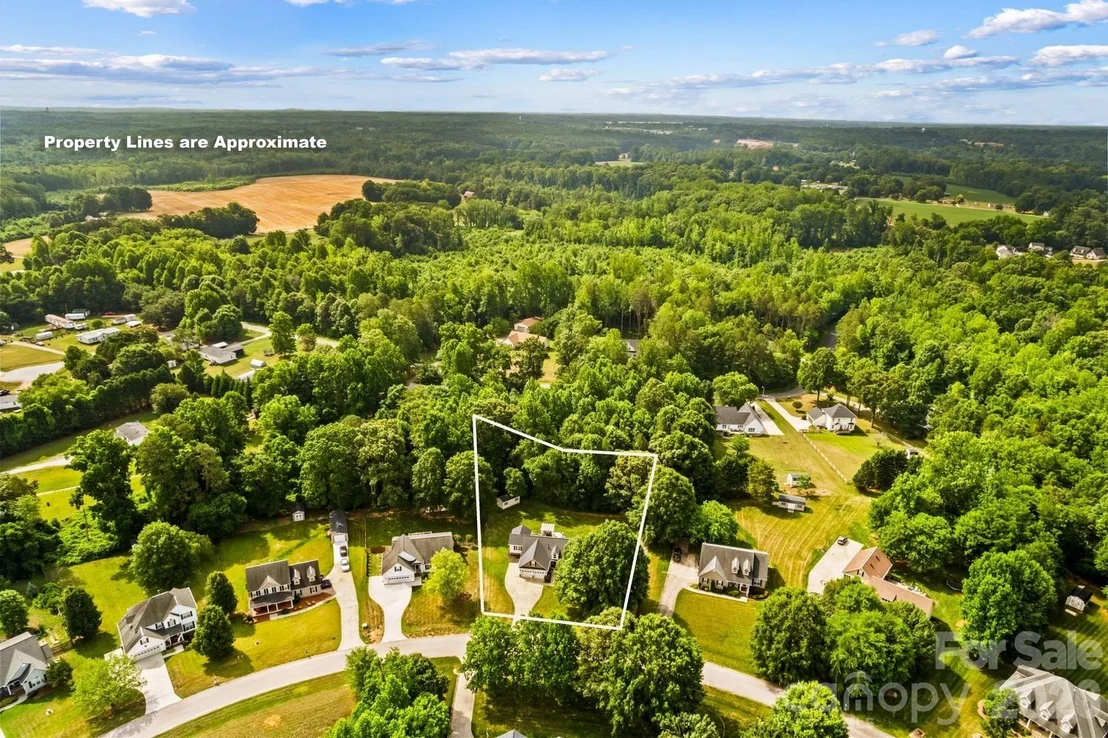 Photo of 596 Maple Ridge Circle