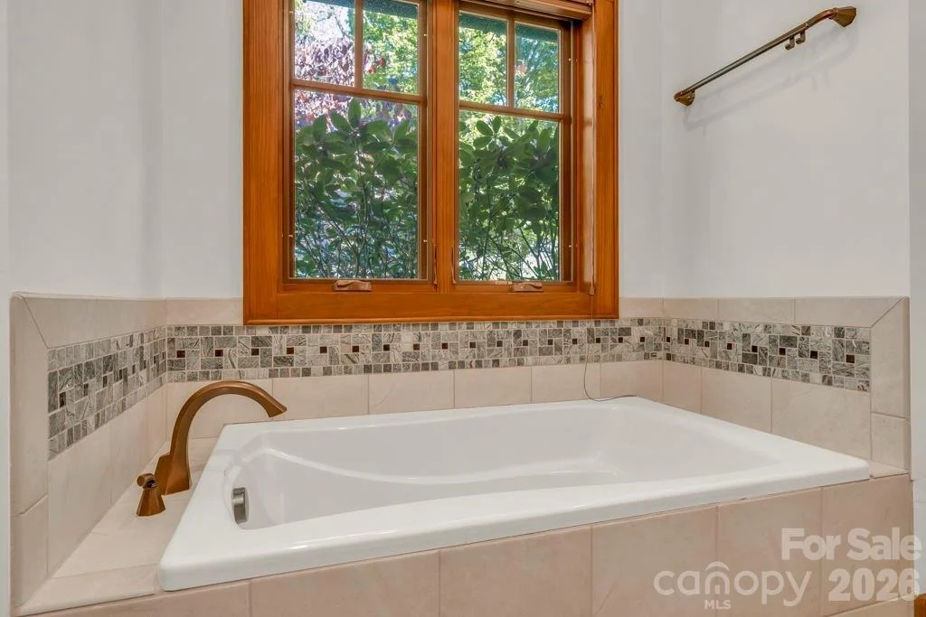 Photo of 355 Oakley Green None