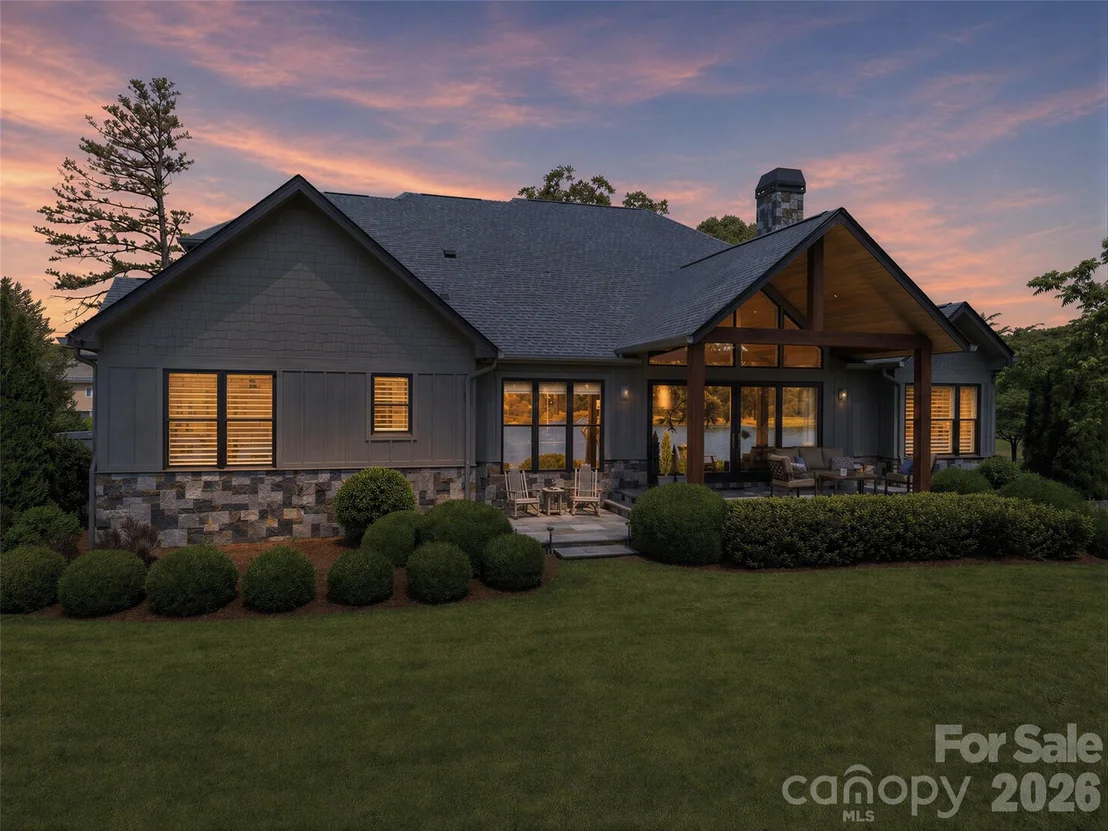 Photo of 984 Mapleton Lane