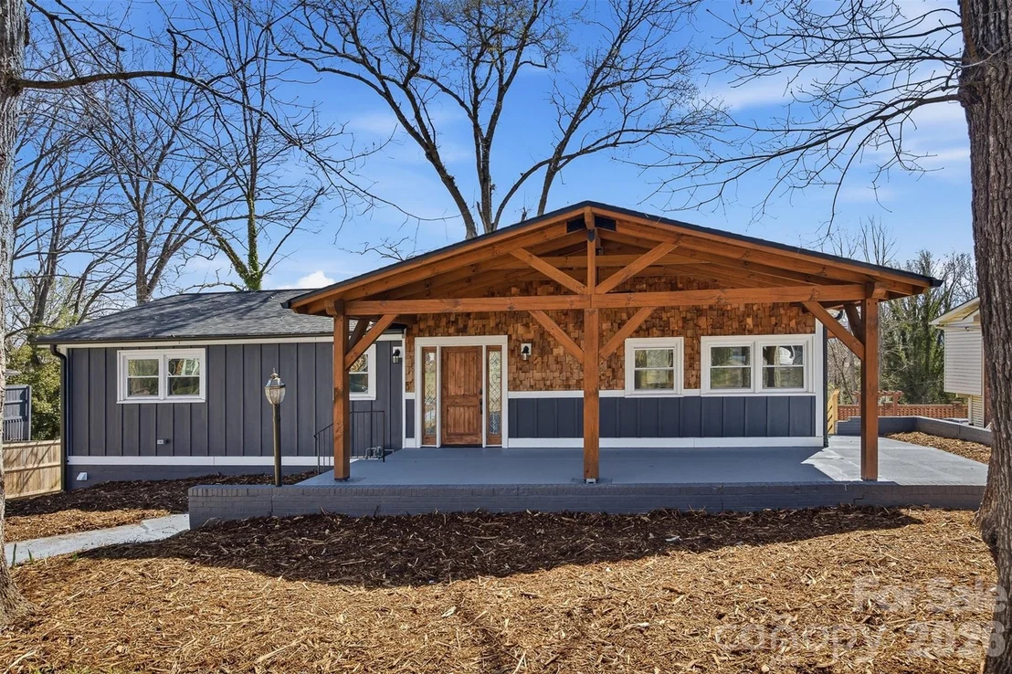 Photo of 223 W Park Drive