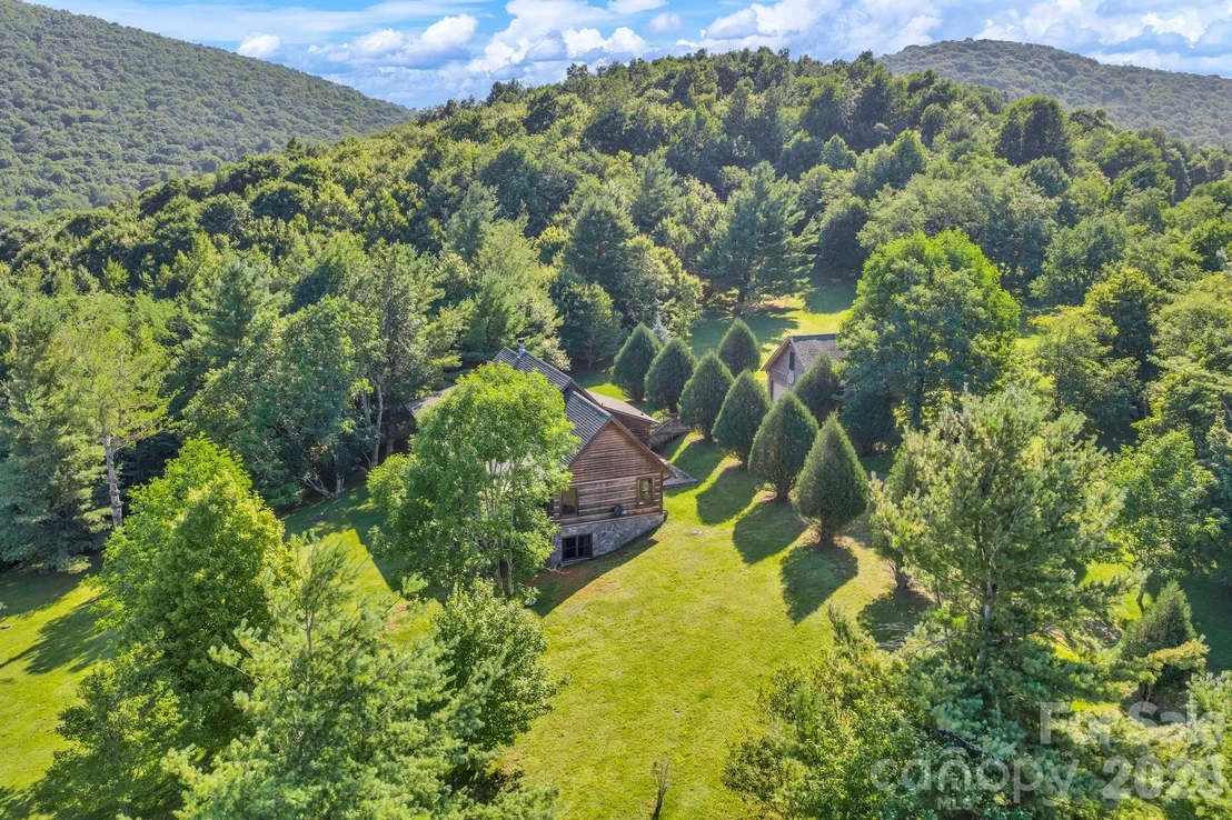 Photo of 525 Schoolhouse Ridge